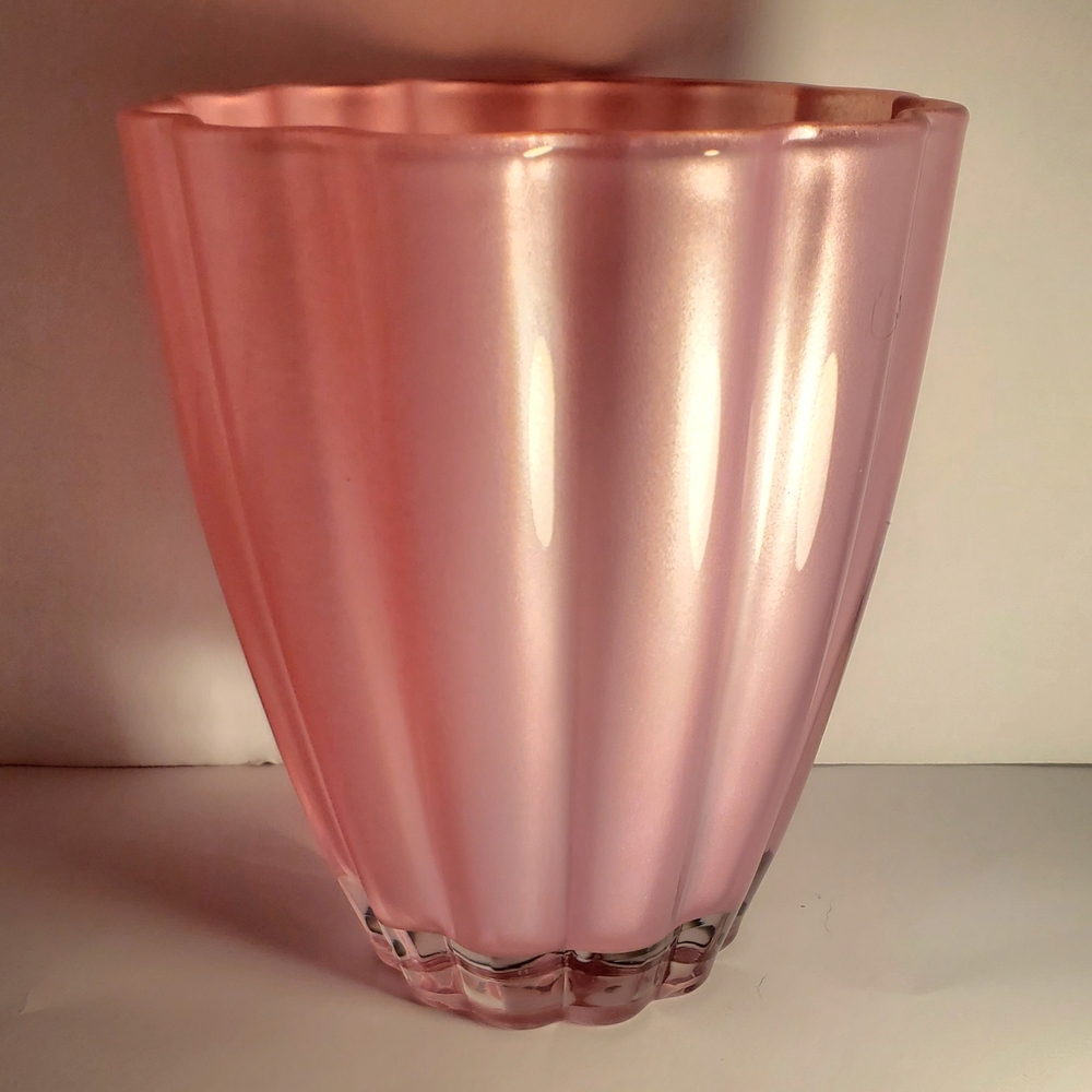 Teleflora Pearlescent Pleated Ribbed Vase 6 3/8"H 5.5"Diam Scalloped Edge